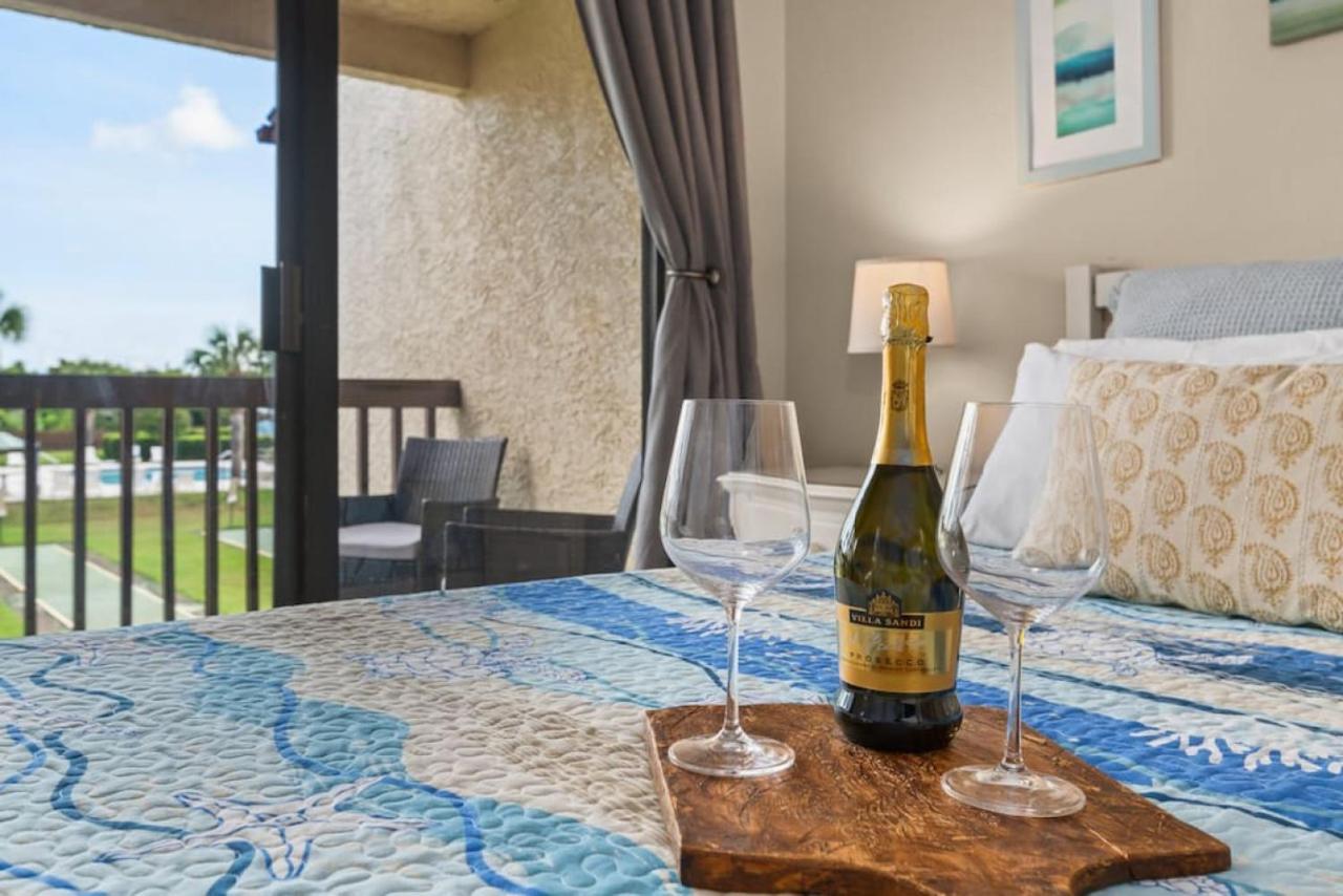 Experience Starlit Nights From Beach Happy'S Balcony Overlooking The Community Pool At Beachwalk Villa Панама Сити Бийч Екстериор снимка