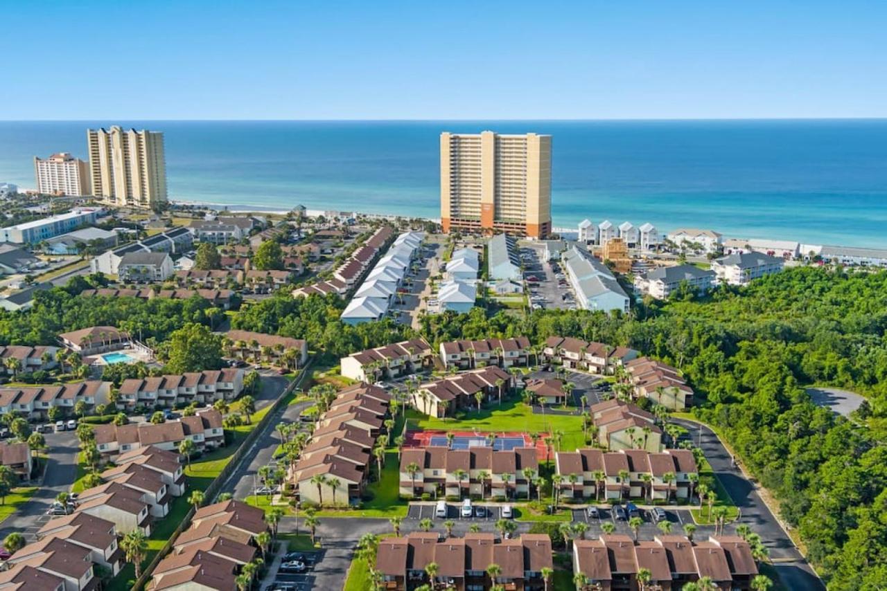 Experience Starlit Nights From Beach Happy'S Balcony Overlooking The Community Pool At Beachwalk Villa Панама Сити Бийч Екстериор снимка