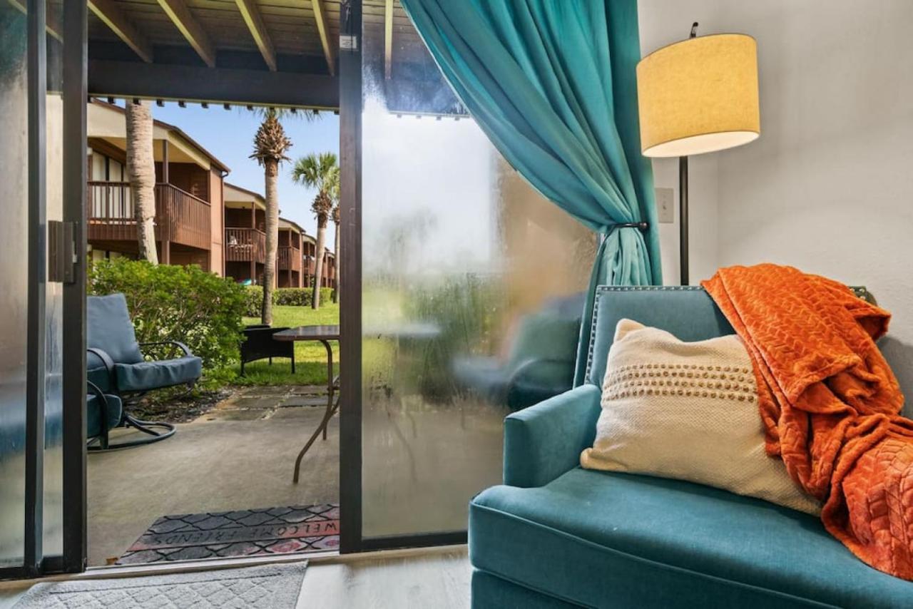 Experience Starlit Nights From Beach Happy'S Balcony Overlooking The Community Pool At Beachwalk Villa Панама Сити Бийч Екстериор снимка
